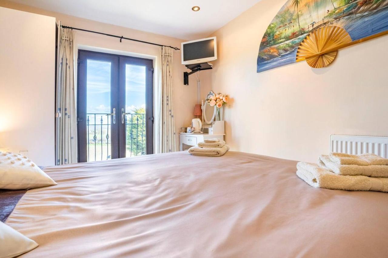 Willow Ridge - A Large Country House With 3 Rental Rooms Clutton エクステリア 写真